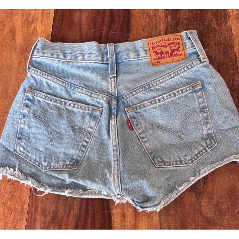 LEVI'S 501 denim shorts women sz 23 light wash button fly high rise cut-off
